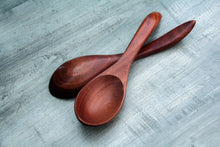 Load image into Gallery viewer, Set of 3 wooden spoons handmade from acacia wood in brown
