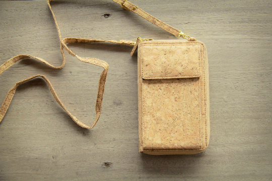 Cork wallet with mobile phone compartment, classic