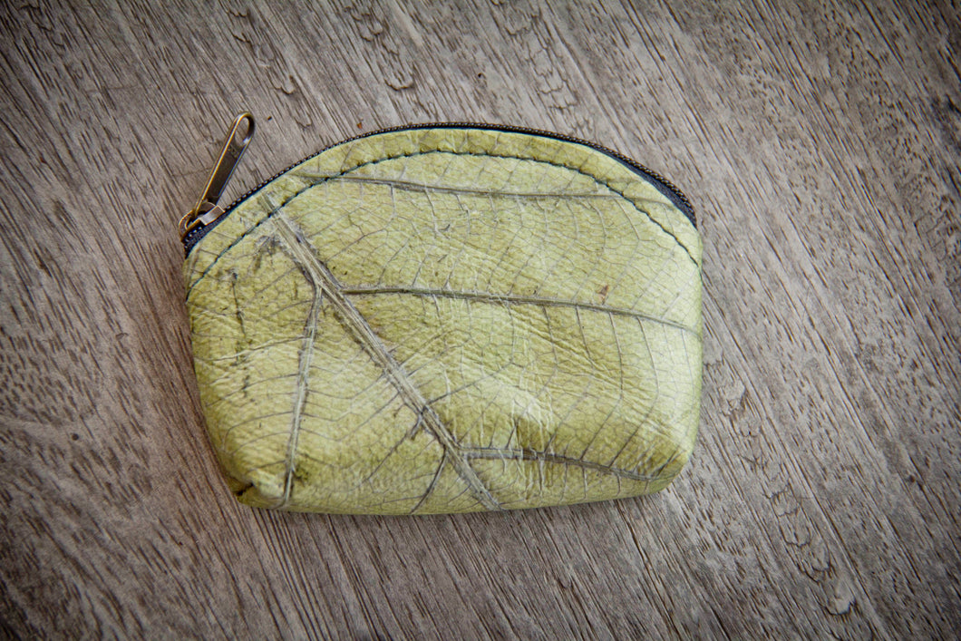 Wallet / mini case made from recycled leaves in green